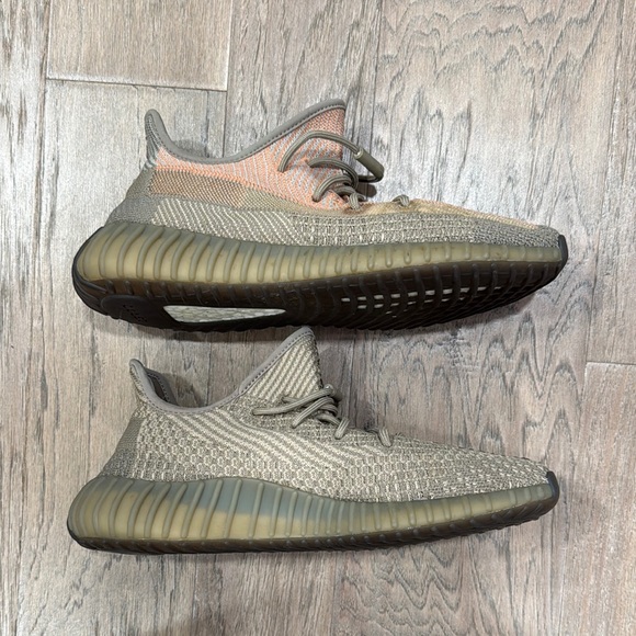 EUC Yeezy Boost 350 v2 Sand Taupe 2020 Size 10.5 - Picture 3 of 10